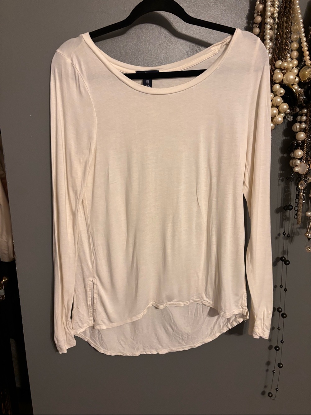 GAP Cream Long-Sleeve Women's Crewneck Top